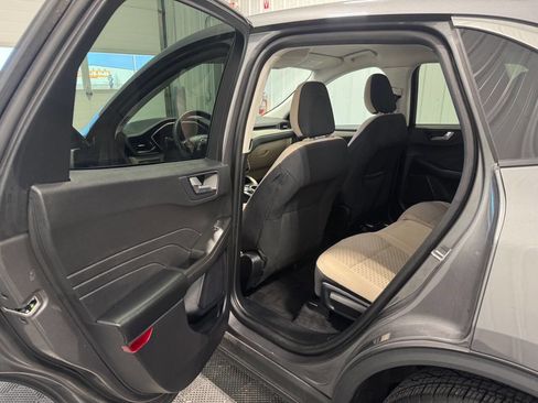 Used 2021 Ford Escape SE image 10