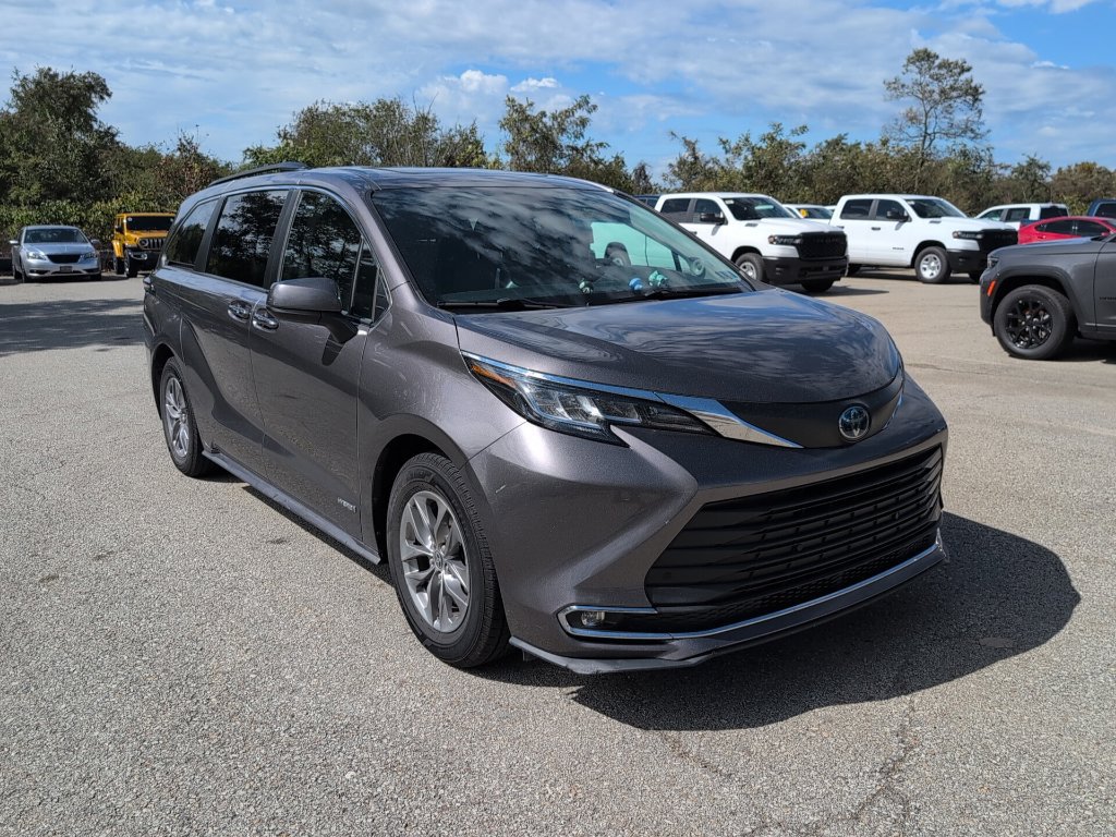 Used 2021 Toyota Sienna XLE w/ XLE Plus Package AWD/4WD image 1