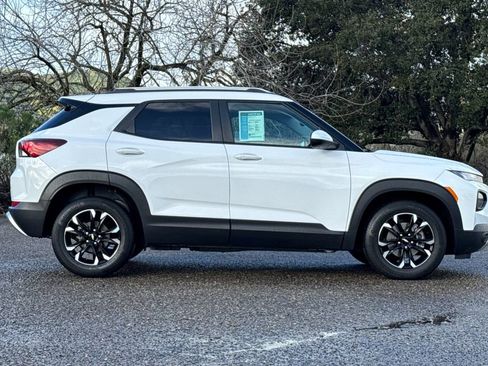 Certified 2021 Chevrolet TrailBlazer LT w/ Convenience Package image 3