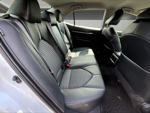 Used 2020 Toyota Camry SE FWD image 23