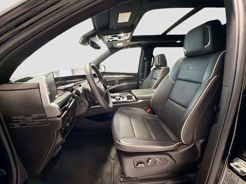 Used 2025 Cadillac Escalade ESV Premium Luxury AWD/4WD image 21