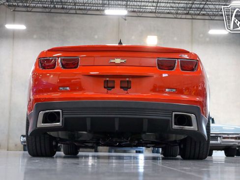 Used 2010 Chevrolet Camaro SS w/ LPO, Ground Effects Package RWD image 30