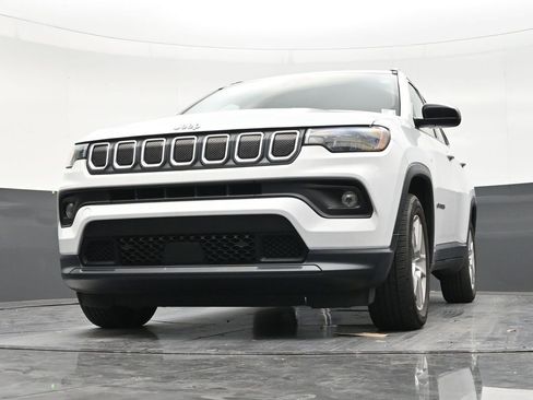 Used 2022 Jeep Compass Latitude FWD image 27