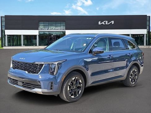 Certified 2025 Kia Sorento S FWD image 2