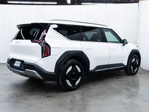 Used 2024 Kia EV9 Wind image 6