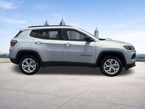 Used 2024 Jeep Compass Latitude AWD/4WD image 23