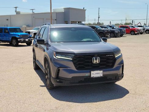 Used 2025 Honda Pilot Black Edition image 2