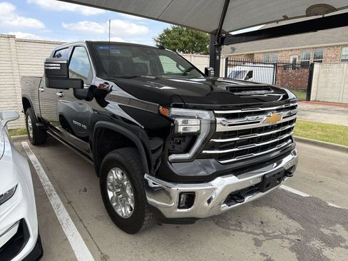 Used 2024 Chevrolet Silverado 2500 LTZ w/ LTZ Convenience Package AWD/4WD image 2