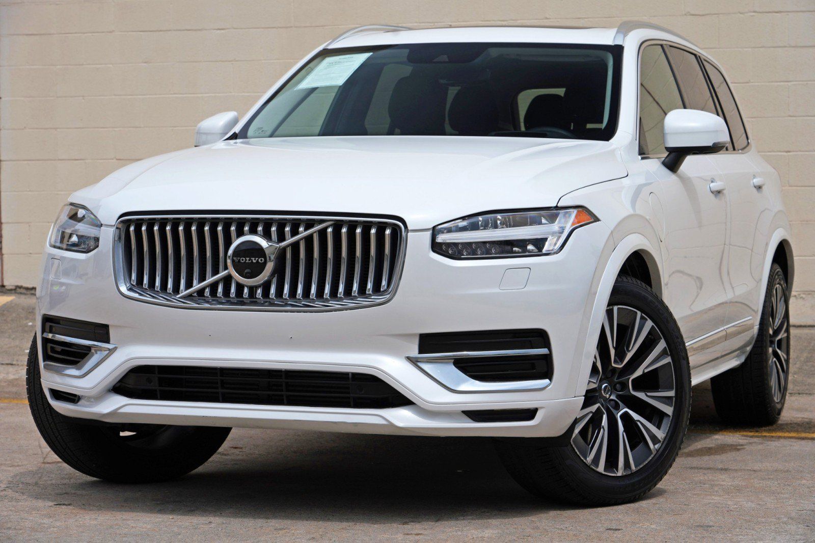 Used 2021 Volvo XC90 T8 Inscription Expression w/ Advanced Package AWD/4WD image 3