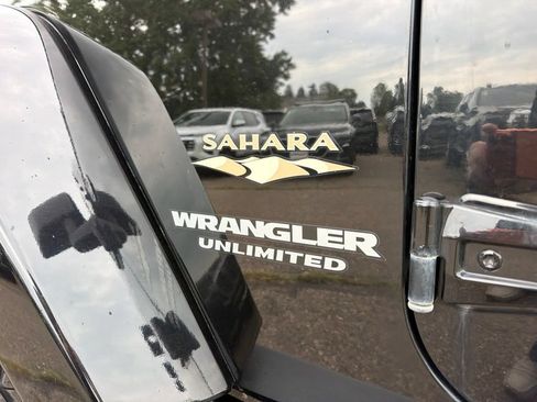 Used 2013 Jeep Wrangler Unlimited Sahara w/ Connectivity Group AWD/4WD image 10
