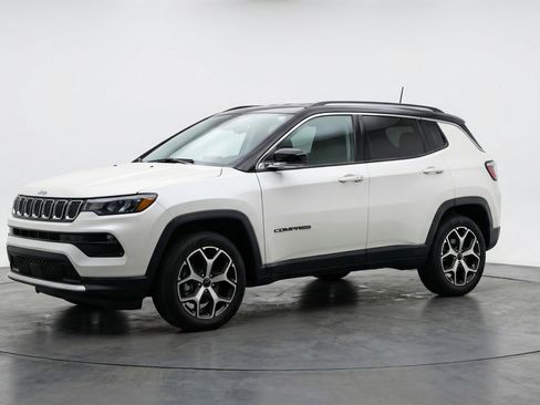 Used 2025 Jeep Compass Limited AWD/4WD image 3