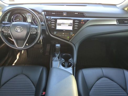Used 2020 Toyota Camry SE image 14