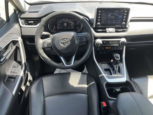 Used 2019 Toyota RAV4 Limited FWD image 10