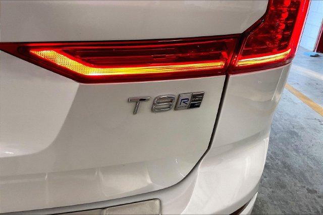 Used 2019 Volvo XC60 T8 R-Design w/ Advanced Package AWD/4WD image 10