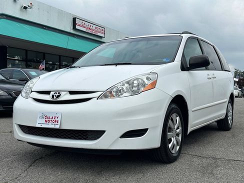 Used 2009 Toyota Sienna LE FWD image 1