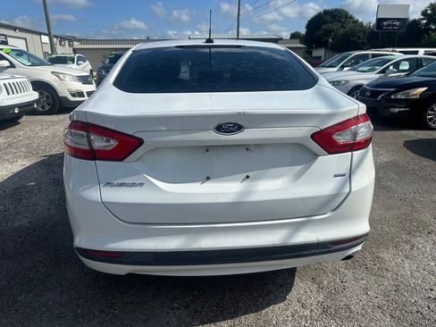 Used 2014 Ford Fusion SE FWD image 5