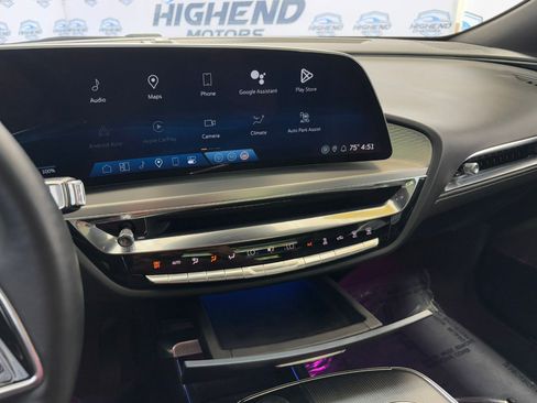 Used 2024 Cadillac Lyriq Sport image 37