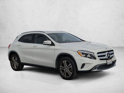 Used 2015 Mercedes-Benz GLA 250 4MATIC image 3