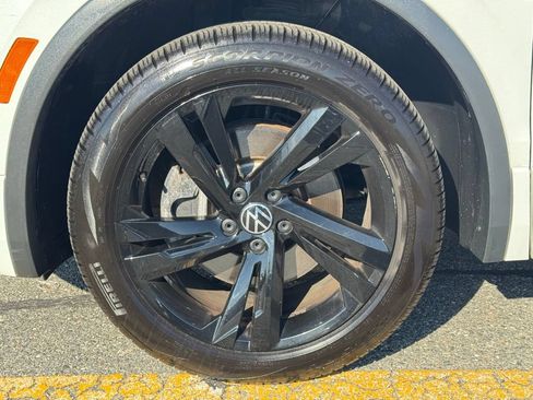 Used 2023 Volkswagen Tiguan SE R-Line AWD/4WD image 9