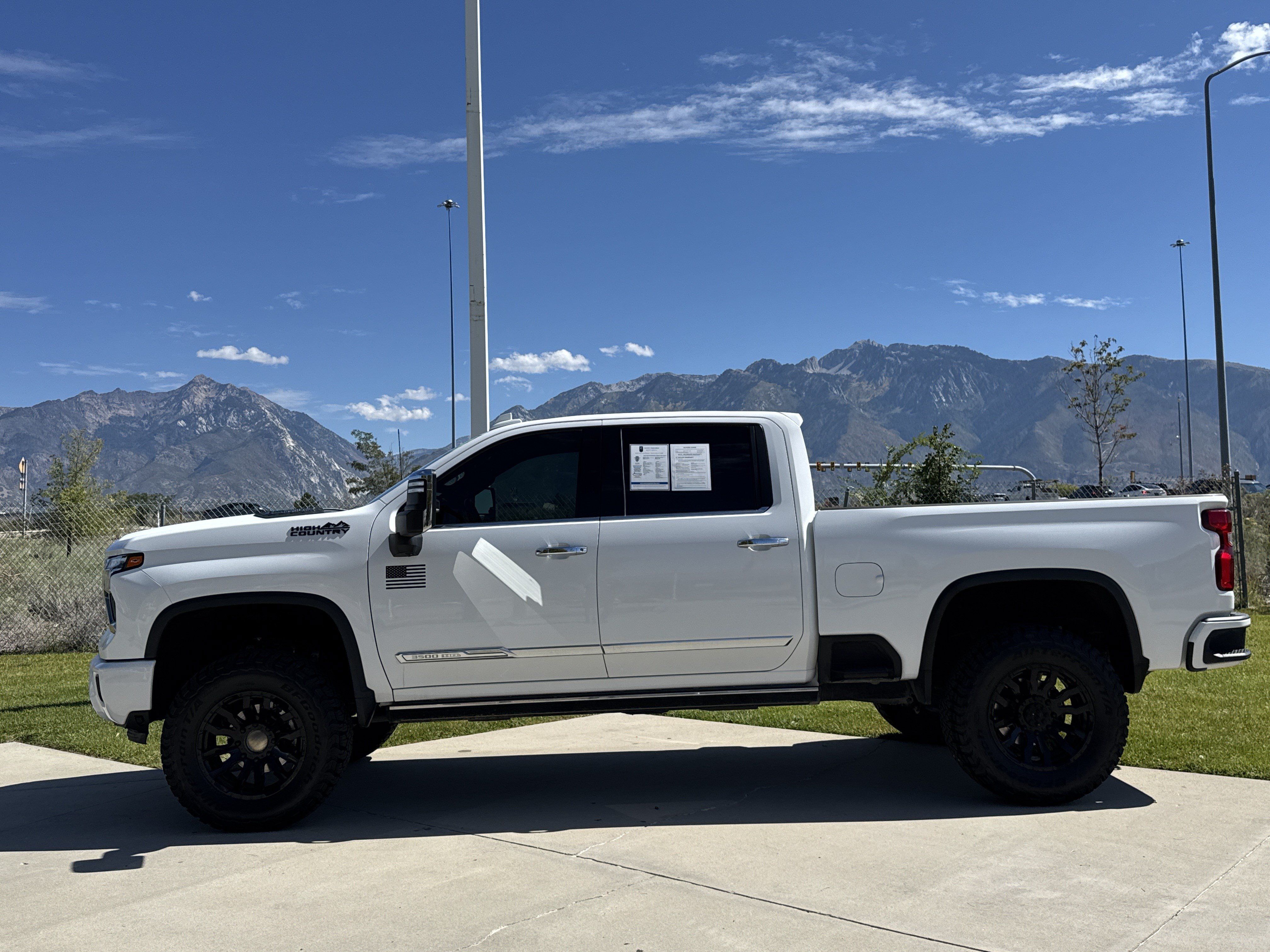 Used 2024 Chevrolet Silverado 3500 High Country w/ Technology Package AWD/4WD image 2