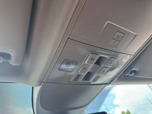 Certified 2023 Volkswagen Taos SE w/ Panoramic Sunroof Package FWD image 25