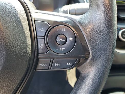 Used 2022 Toyota Corolla LE image 29