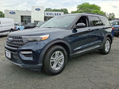 Certified 2023 Ford Explorer XLT w/ Equipment Group 202A AWD/4WD image 4
