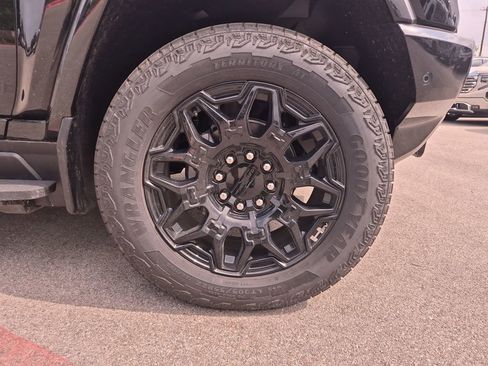 New 2026 GMC Hummer EV 4x4 Crew Cab image 15