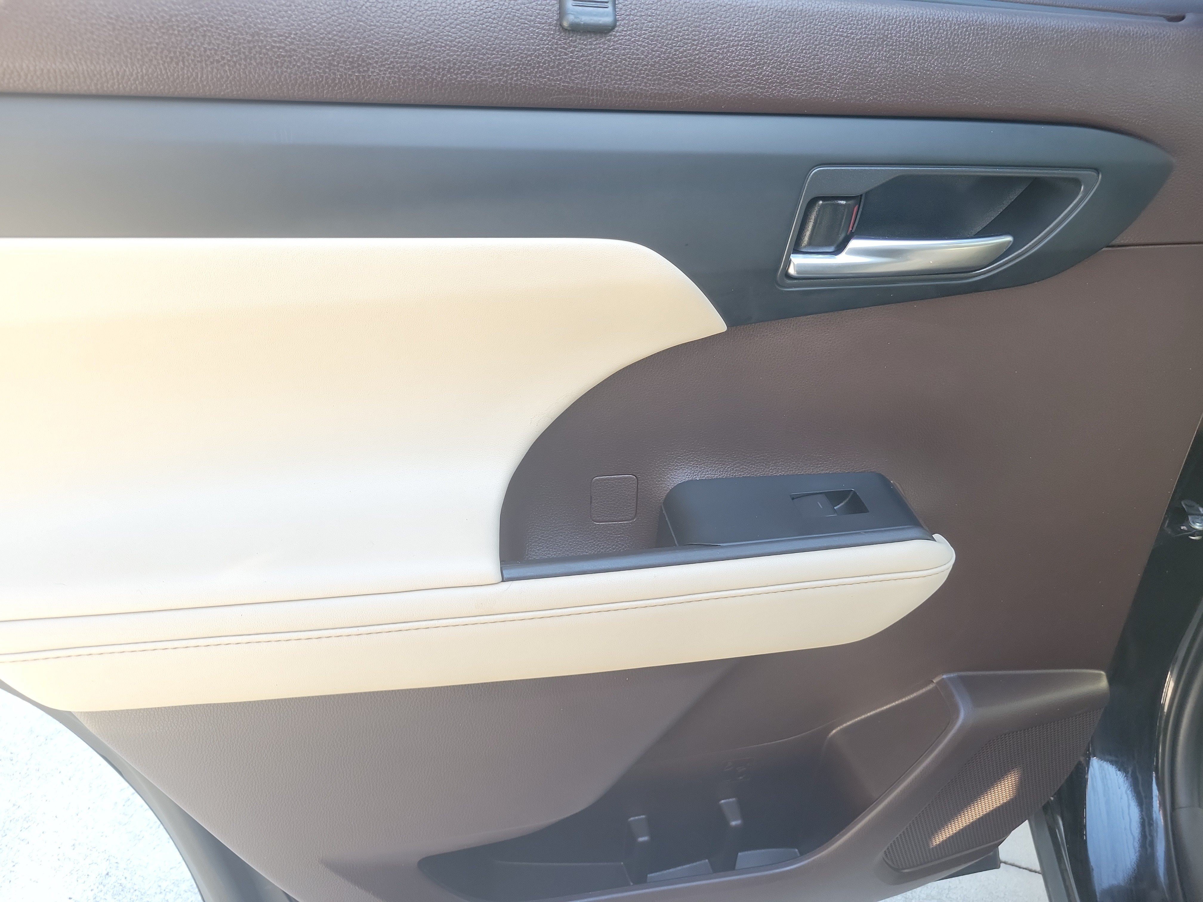 Used 2022 Toyota Highlander XLE FWD image 13