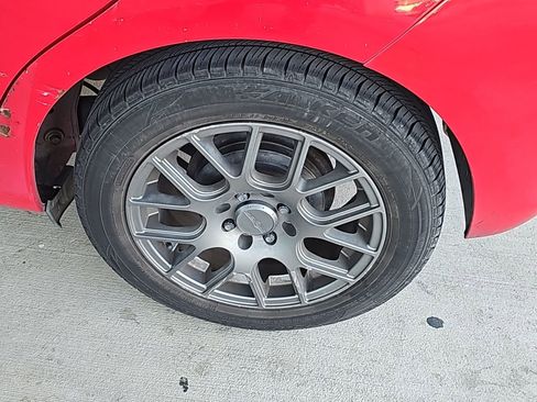 Used 2013 Toyota Yaris L image 5