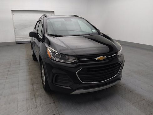 Used 2020 Chevrolet Trax LT w/ Sun & Sound Package FWD image 13