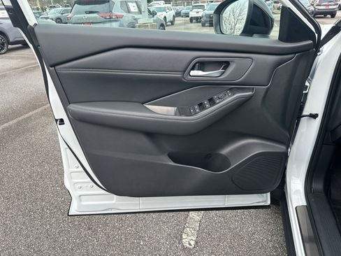 New 2026 Nissan Rogue SV image 10