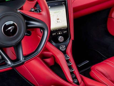 Used 2024 McLaren 750S Spider image 23