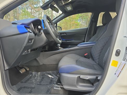 Used 2020 Toyota C-HR XLE image 14