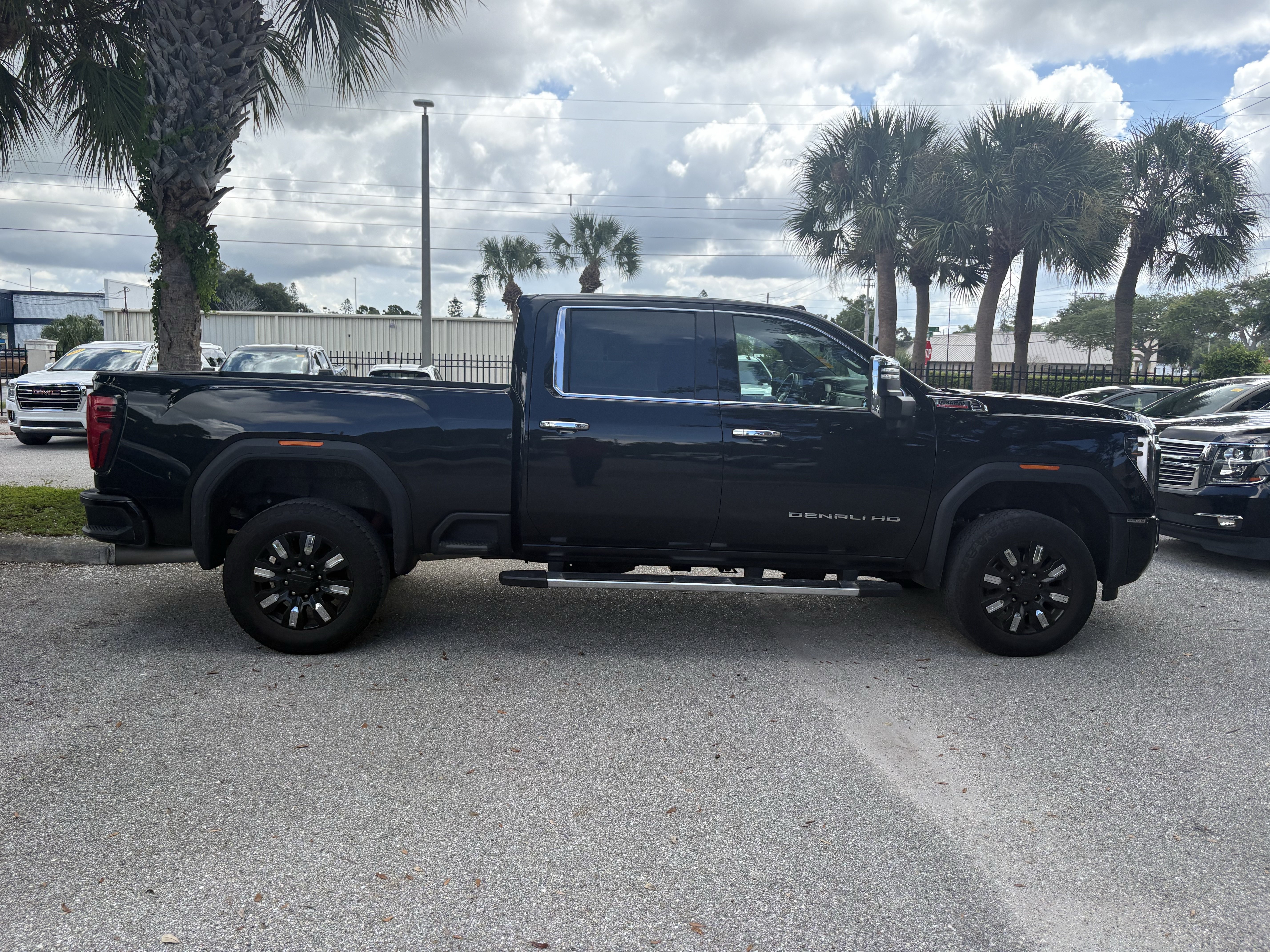 Used 2024 GMC Sierra 2500 Denali w/ Denali Reserve Package AWD/4WD image 8