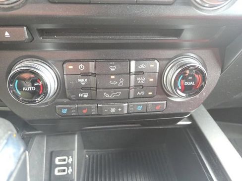 Used 2017 Ford F150 Lariat w/ Equipment Group 502A Luxury AWD/4WD image 32