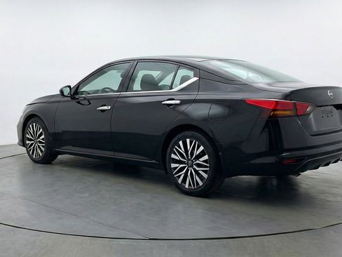 Used 2025 Nissan Altima 2.5 SV FWD image 6