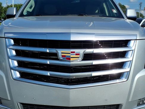 Used 2016 Cadillac Escalade ESV Premium AWD/4WD image 14