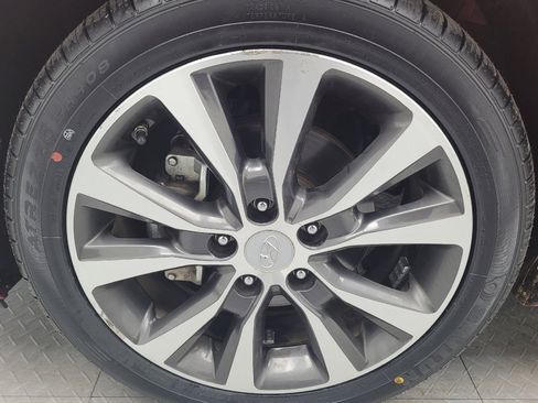 Used 2019 Hyundai Elantra GT image 31