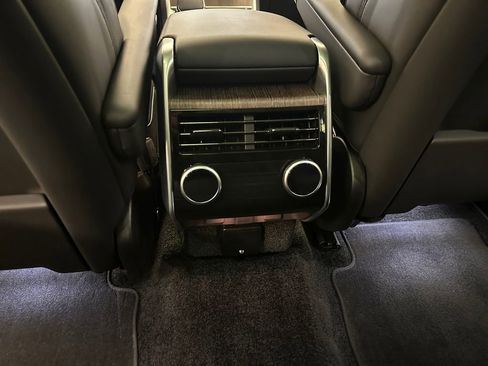 Used 2025 Land Rover Range Rover SE image 16