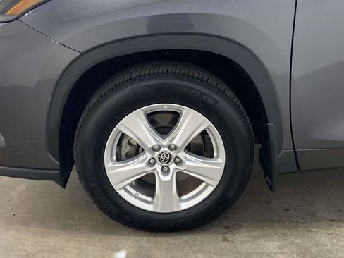 Used 2024 Toyota Highlander LE image 8