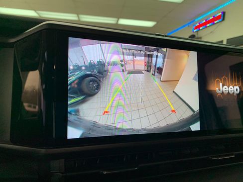 Used 2025 Jeep Wrangler Unlimited Rubicon 4xe w/ Convenience Group image 15