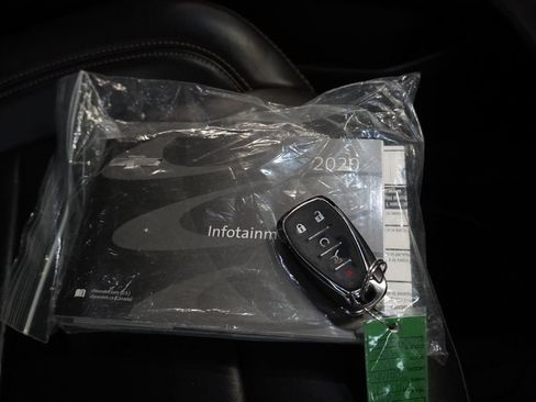 Used 2020 Chevrolet Traverse RS w/ LPO, Floor Liner Package FWD image 28
