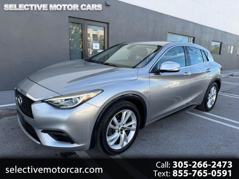 Used 2017 INFINITI QX30 FWD image 1