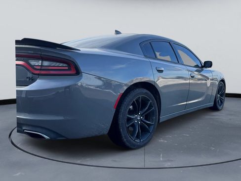 Used 2017 Dodge Charger R/T w/ Navigation & Travel Group image 8