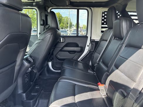 Used 2019 Jeep Wrangler Unlimited Sahara AWD/4WD image 32