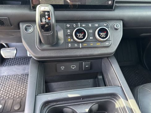 Used 2023 Land Rover Defender 110 V8 image 31
