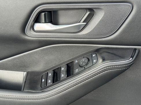 Used 2024 Nissan Rogue SV image 24