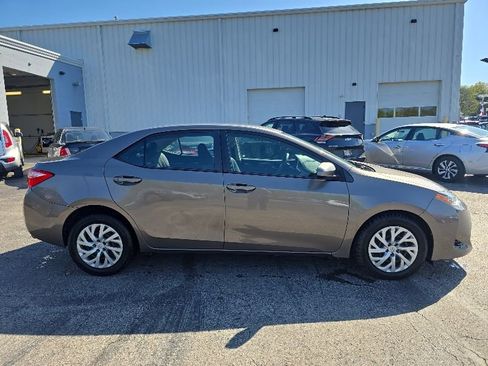Used 2018 Toyota Corolla LE FWD image 9
