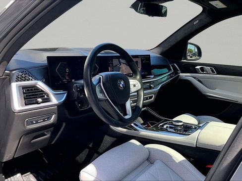 Used 2024 BMW X7 xDrive40i w/ Parking Assistance Package image 16